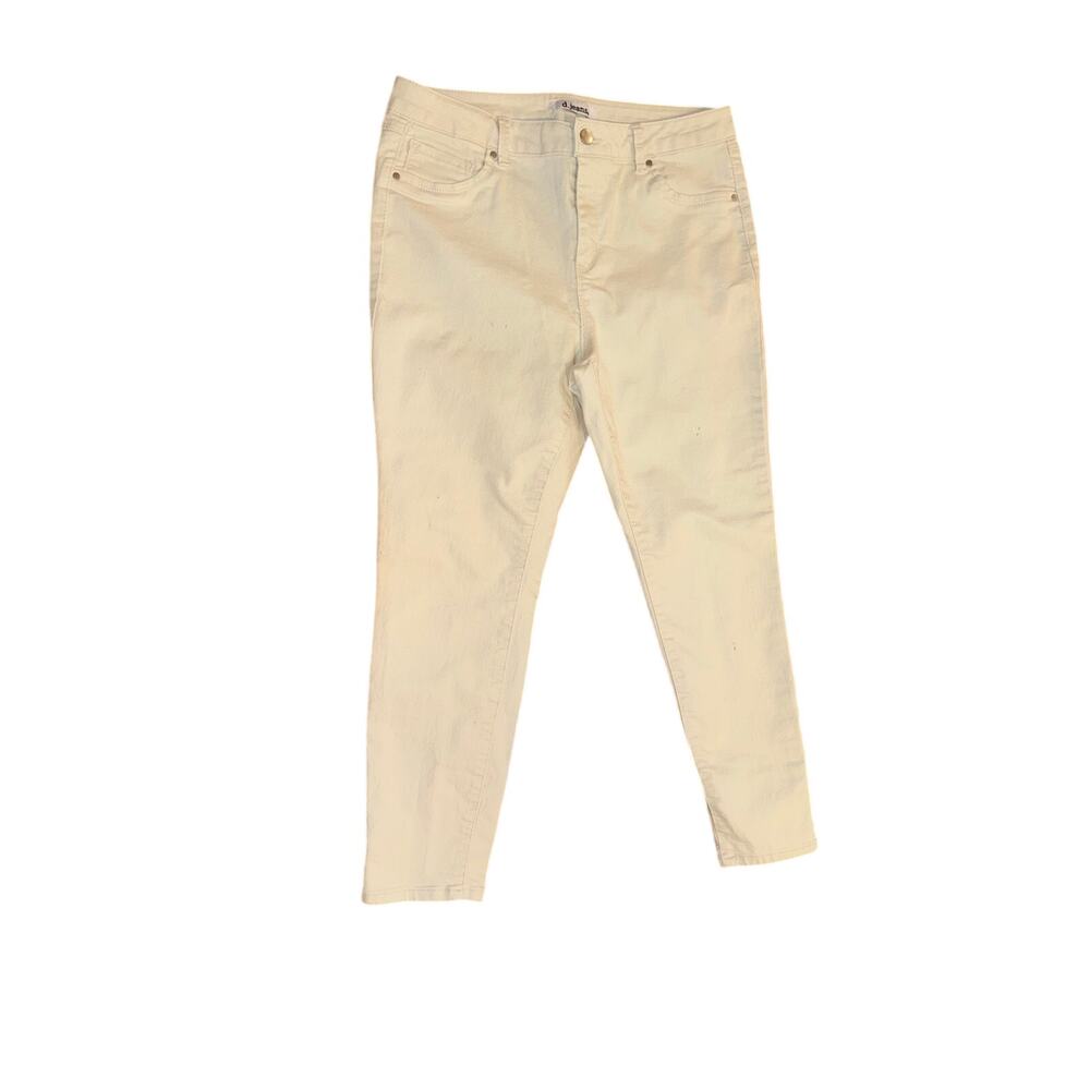 D. Jeans white plus size skinny jeans